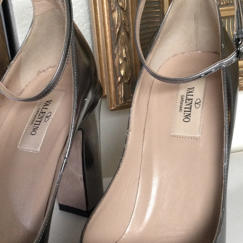 Valentino Metallic Silver Leather Block Heel Pumps - Picture 9 of 16